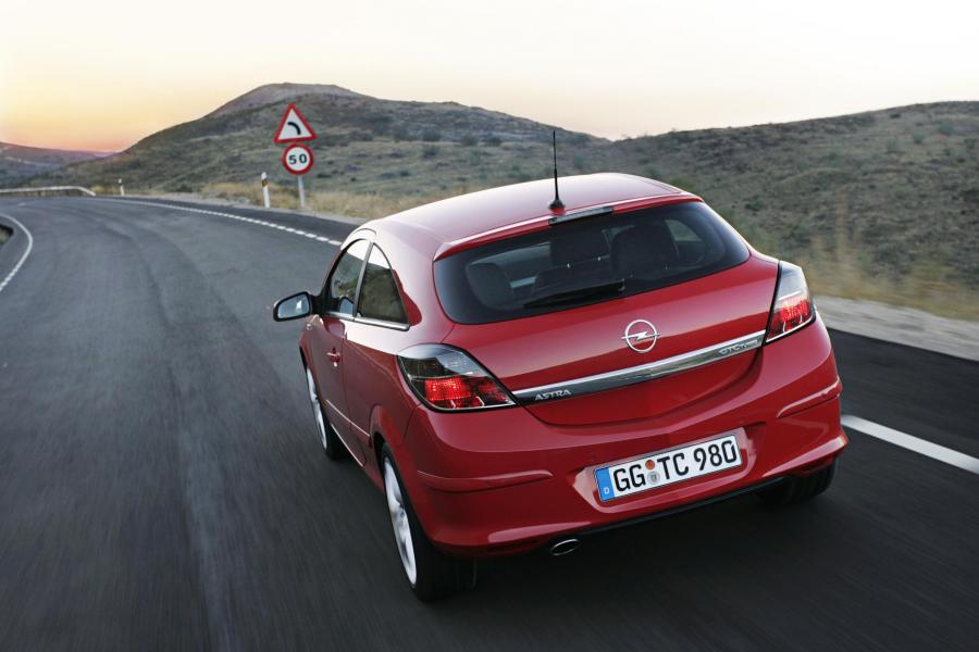  Opel Astra GTC 2005 года  (фото 61 из 212)